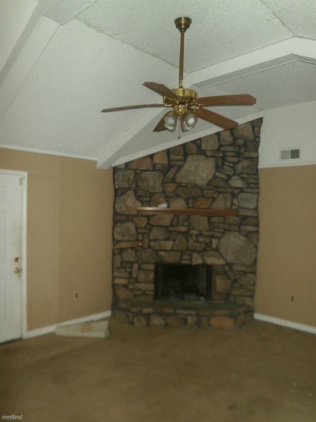 Building Photo - 4020 Berrybrook Rd