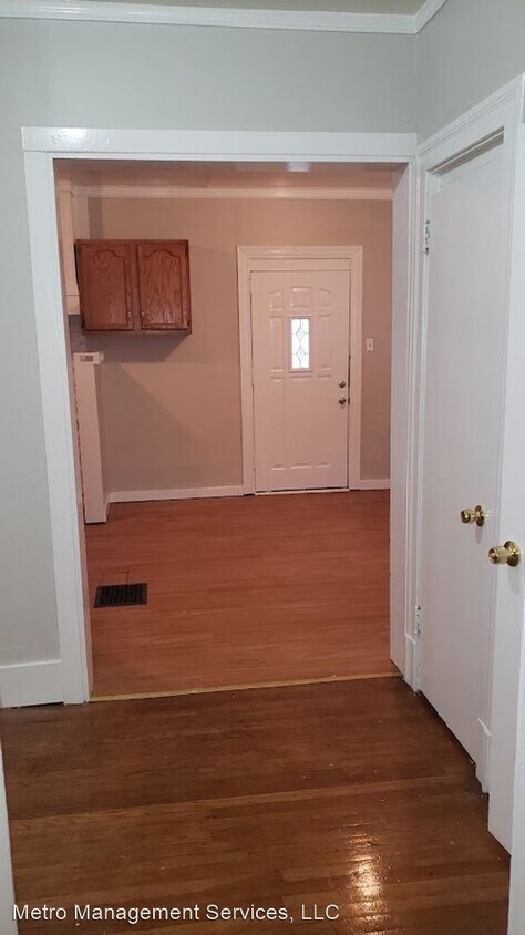 Foto principal - 4 br, 2 bath House - 127 S. 43rd St