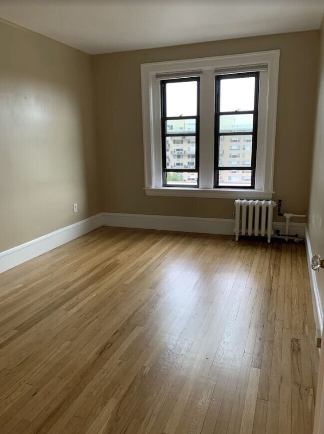 Foto del edificio - Charming 3 Bedroom- NO Broker FEE