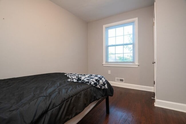 Foto del edificio - AMAZING 3 bedroom with PARKING INCLUDED!