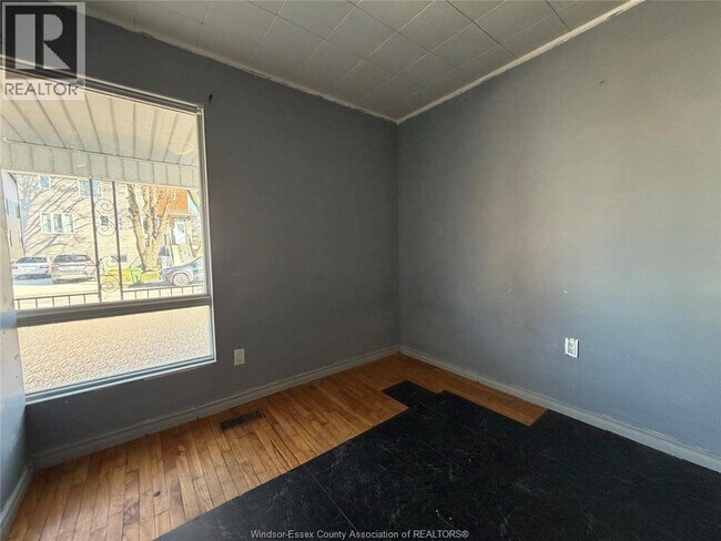 Photo du bâtiment - 493 Josephine Ave