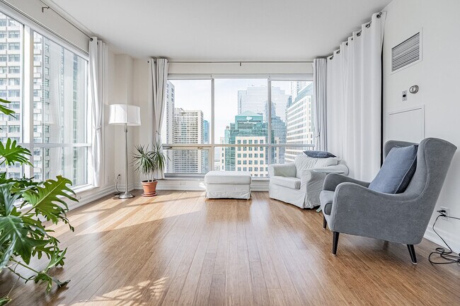Building Photo - 10 Queens Quay W