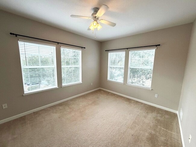 Building Photo - 2801 Chancellorsville Dr