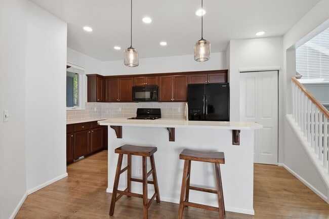 Building Photo - 4bd/2.5ba Renton Home