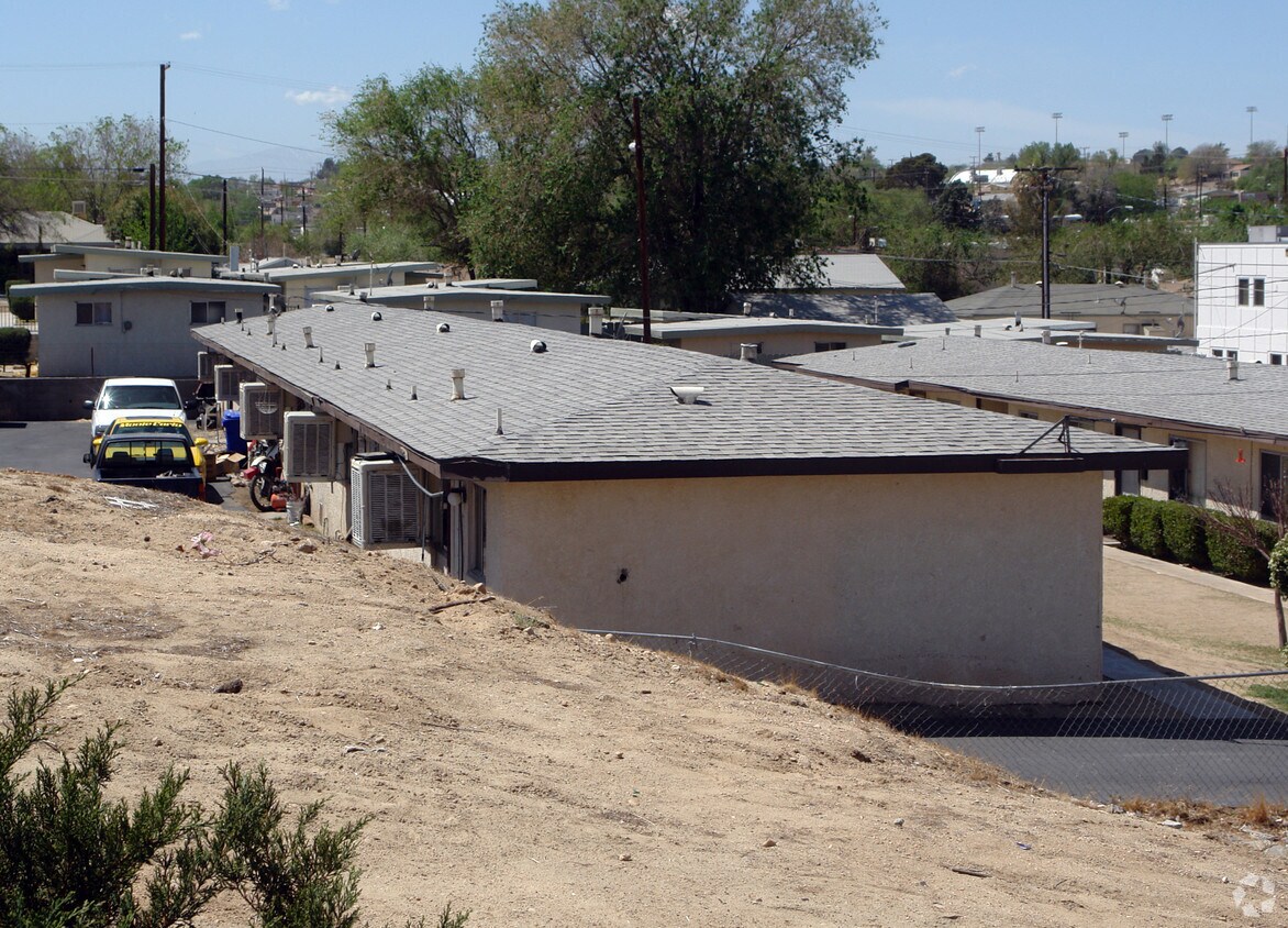 Building Photo - 15572 Hesperia Rd