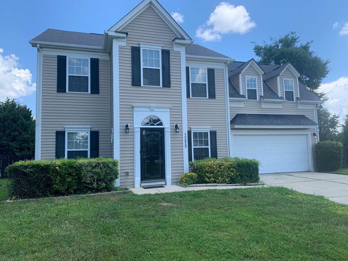 Primary Photo - Pristine, Move in Ready home located in th...