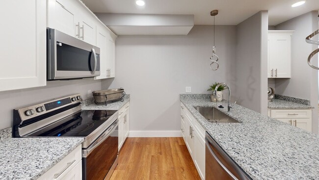 Building Photo - 1704 Highland Ave
