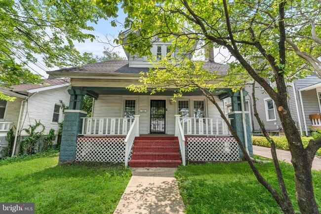 Building Photo - 3006 South Dakota Ave NE
