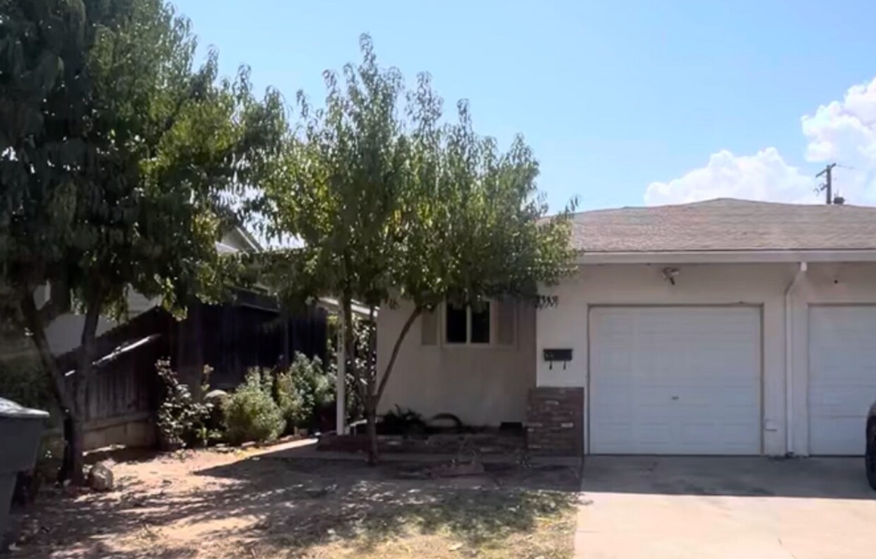 Primary Photo - 6038-6038 Bourbon Dr