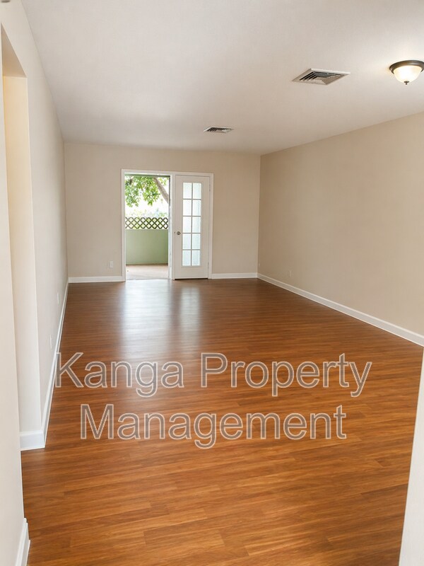 Foto del edificio - 4317 Cocoanut Rd