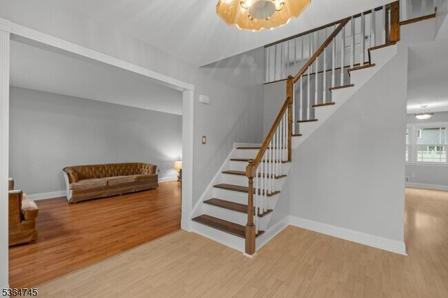Building Photo - 193 Beekman Ln
