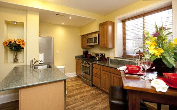 Building Photo - 55 E Cedar St