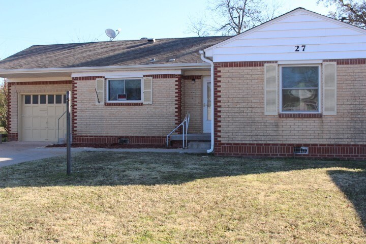 Primary Photo - Nice three bedroom close to Hospital and C...