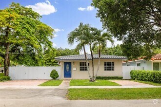 Building Photo - 3240 SW 69th Ave