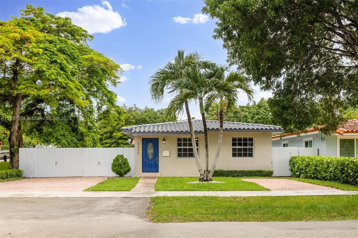 Primary Photo - 3240 SW 69th Ave