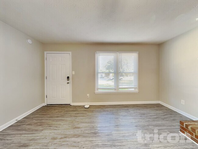 Foto del edificio - 355 Paula Ct