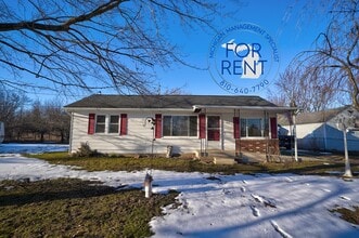 Building Photo - 1327 E Hurd Rd