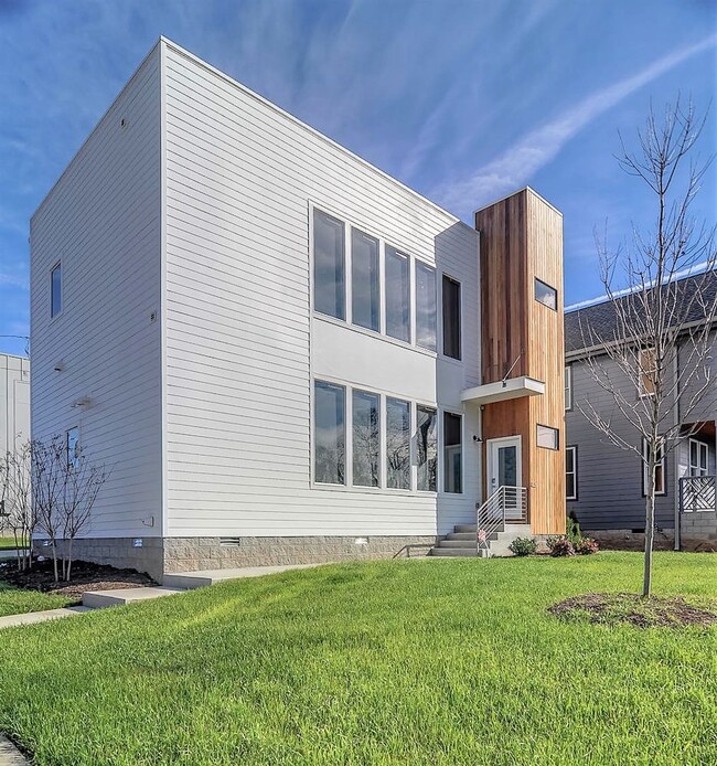 Building Photo - Stunning Modern Living in East Nashville