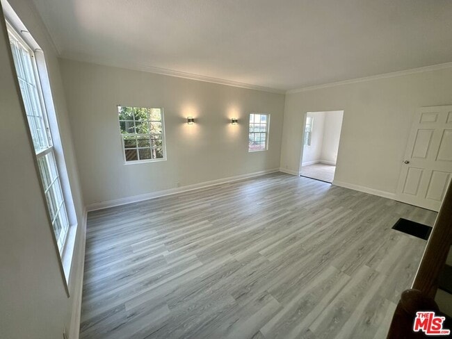 Building Photo - 1760 1/2 N Las Palmas Ave