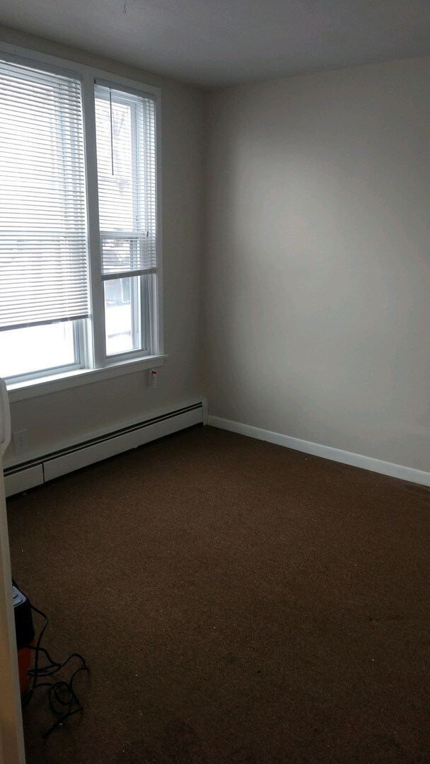 Building Photo - 39 Pleasant St
