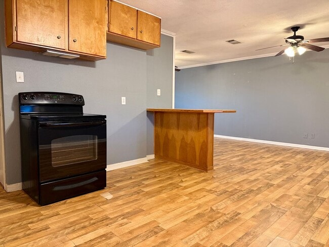 Building Photo - For Rent