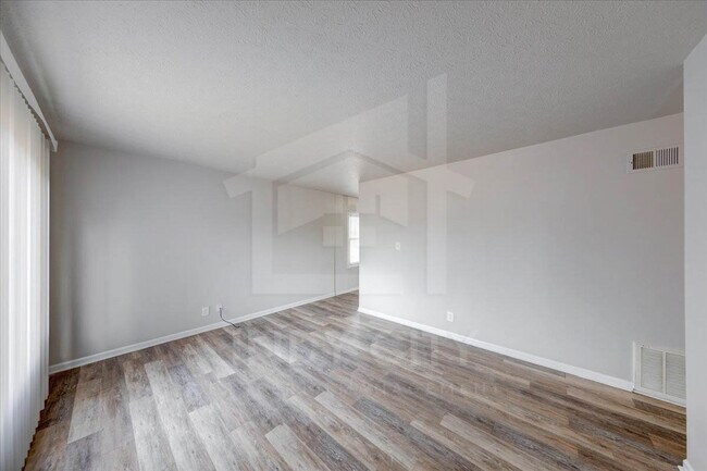 Foto del edificio - 3621 Beasley Dr