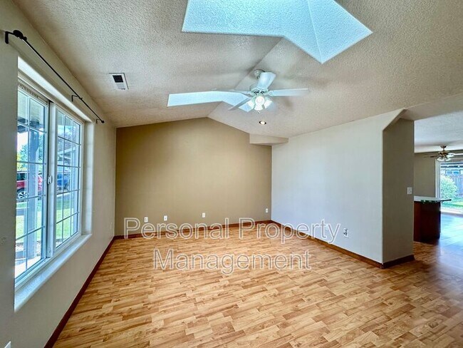 Photo - 2303 SW 6th St House