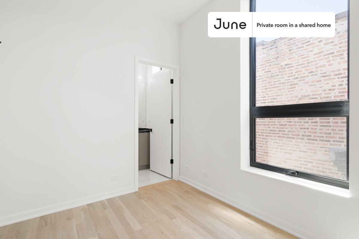 Foto principal - Private bedroom in 4 bed/3 bath Home