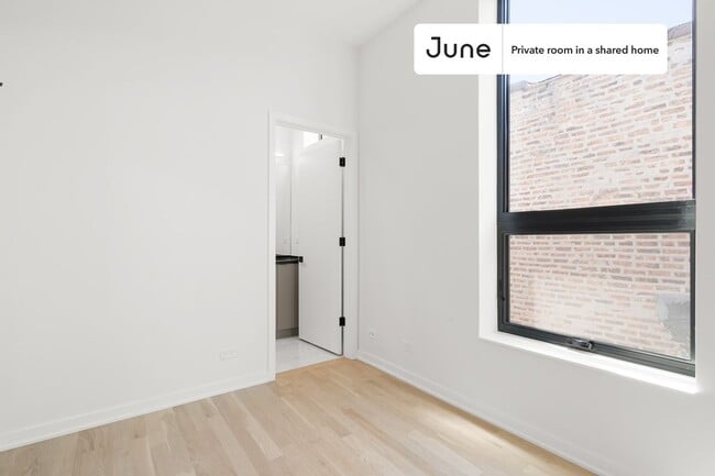 Building Photo - Private bedroom in 4 bed/3 bath Home