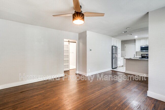 Foto del edificio - 4229 Valentine St