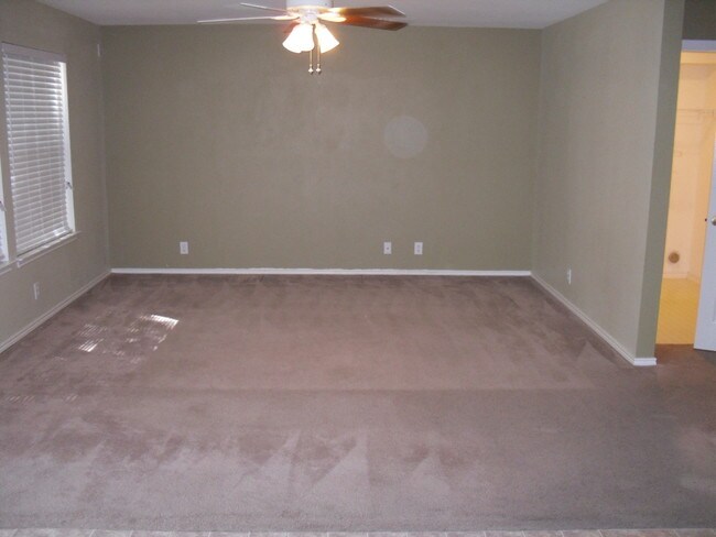 Foto del edificio - 5003 Wood Glen Dr