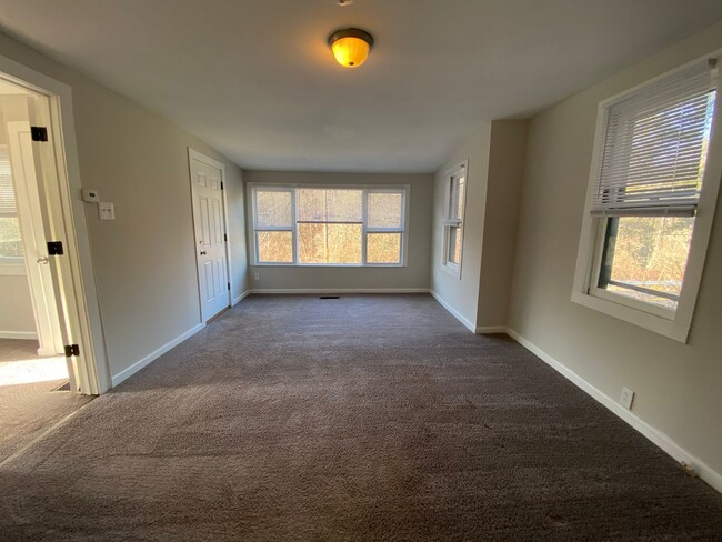 Foto del edificio - COLERAIN - Adorable 2+ bed 1 bath ranch on...