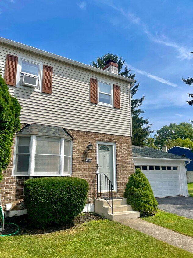 Primary Photo - THREE BEDROOM TOWNHOUSE-East Penn Schools