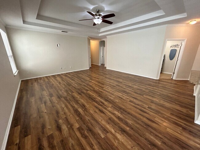 Building Photo - AVAILABLE NOW! 3 Bedroom / 2 Bath Corner L...
