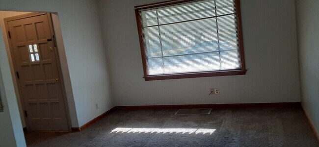 Foto del edificio - 2048 Oakland Pky