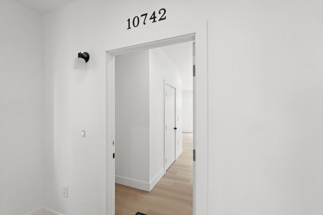 Foto del edificio - 10742 Hortense St