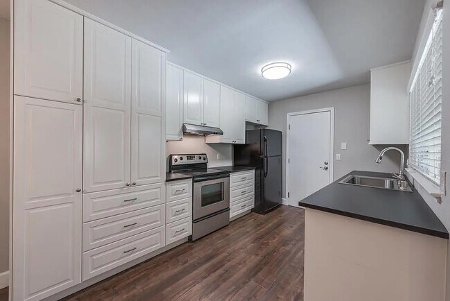Kitchen - 3019 Lillard Dr
