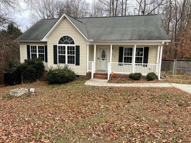 Building Photo - 3 Bedroom in Thomasville