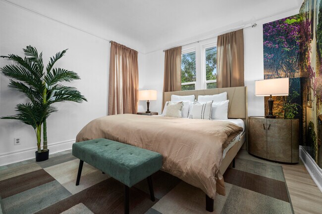 Photo - 152 E Plymouth St Apartments