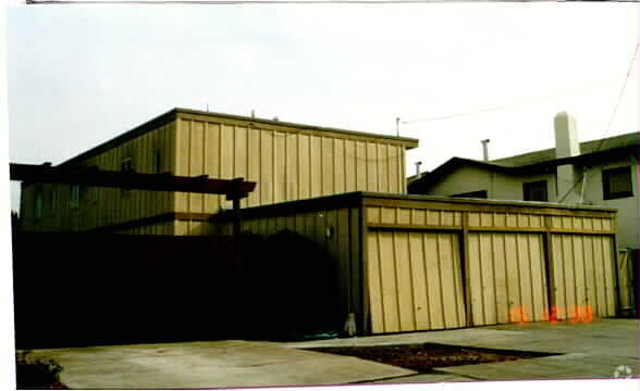 Building Photo - 1037 Stannage Ave