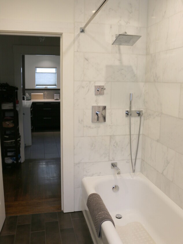 Primary Photo - 5558 Claremont Avenue