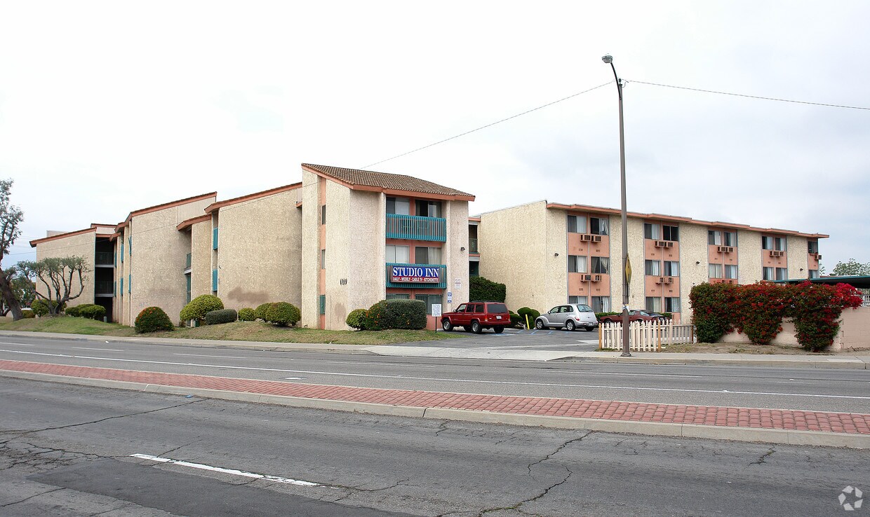 Building Photo - 1100 Segerstrom Ave