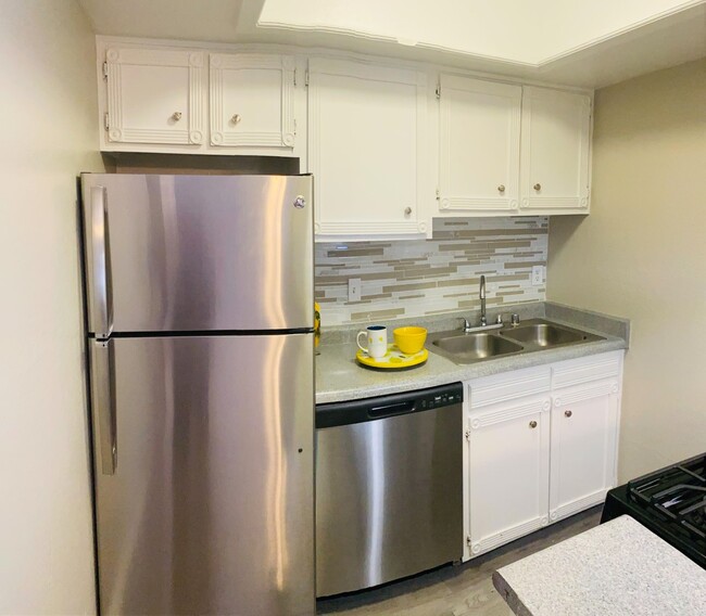 Cozy Kitchen with Stainless Steel Appliances - Sedona Peak