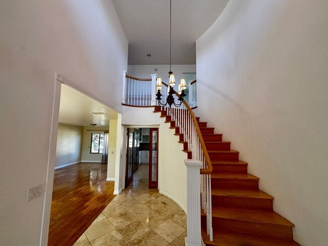 Building Photo - Beautiful La Jolla Alta Home! 50% off Firs...