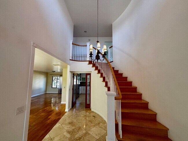 Foto del edificio - Beautiful La Jolla Alta Home! 50% off First Month's Rent Move in Promotion!