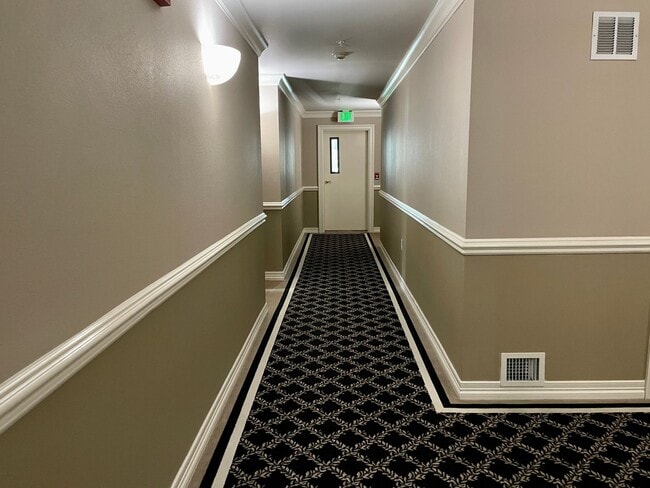 Building Photo - This Wonderful Condo in the Trendy NW Portland Area is Located Just a Block off of 23rd in a Secu...