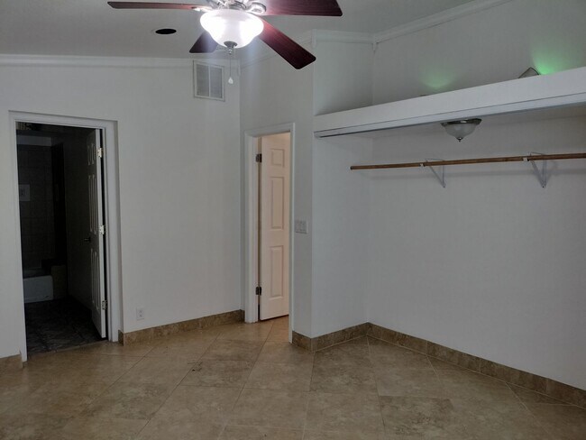 Foto del edificio - Reduced price!!! Beautiful home with fenced in backyard!