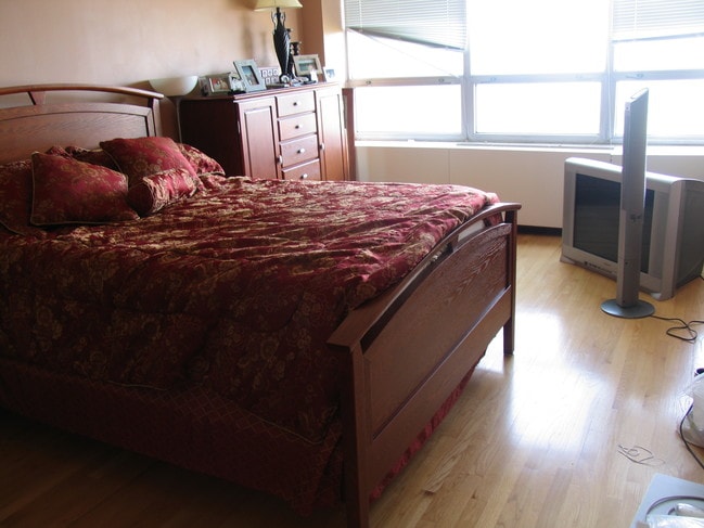 Bedroom - 1700 E 56th St