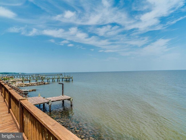 Building Photo - 323 Bay Front Dr