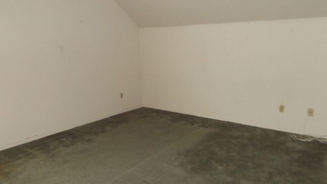 Foto del edificio - Northridge Beauty PENDING LEASE